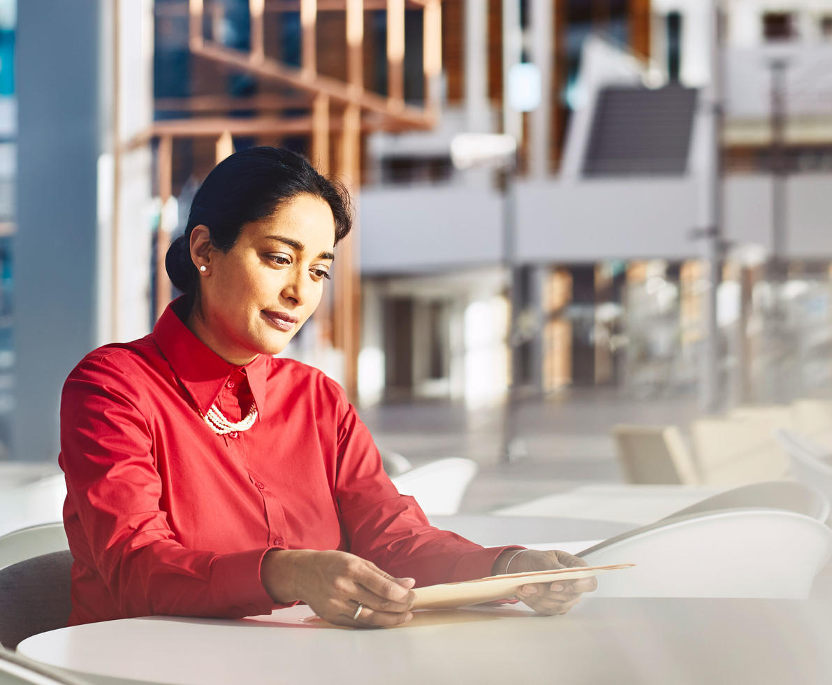 women working in a laptop